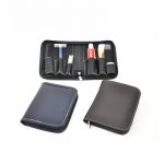kit higiene completo possui 06 compartimento e acompanha itens internos creme dental escova de dentes fio dental barbeador cortador de unha e pente