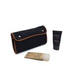 Necessaire para maquiagem com bolso interno 2 um em material e outro em tela cor preto com detalhe sintetico havana