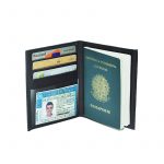 Porta passaporte pequeno produzido em material sintético preto possui 3 porta cartões porta cnh e porta passaporte alem de um porta notas