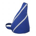 Mochila poliester 400 amassado Azul royal com detalhes branco alça diagonal