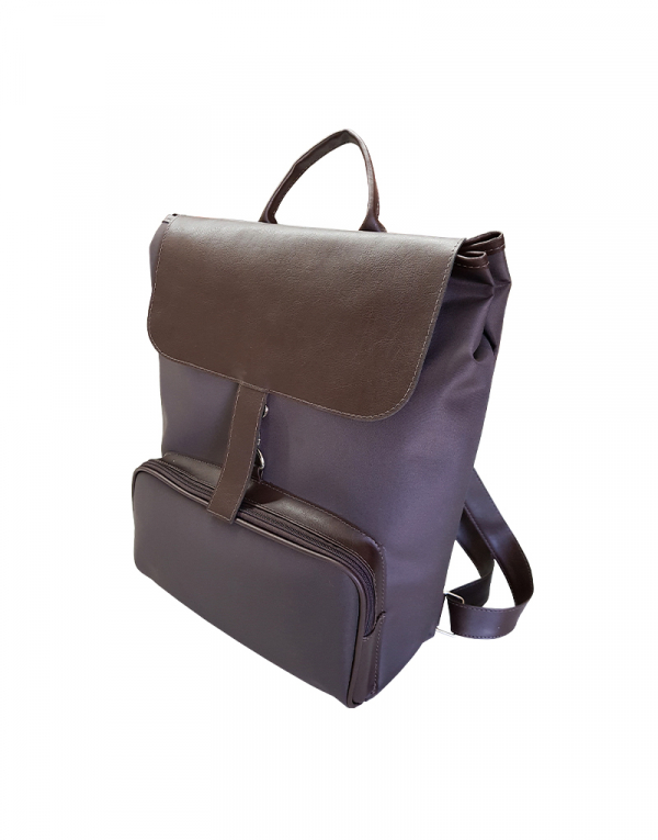 mochila em poliester prada e detalhes sinettico marrom possui um bolso externo foto lateral