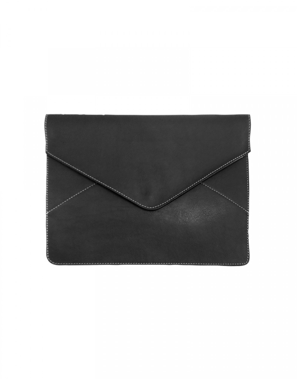 pasta modelo envelope em material sintetico preta com fechamento com botao de pressao fechada