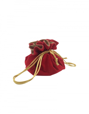 Porta joias em veludo vermelho com forro cetim dourado modelo trouxinha fechado com fita de cetim dourada