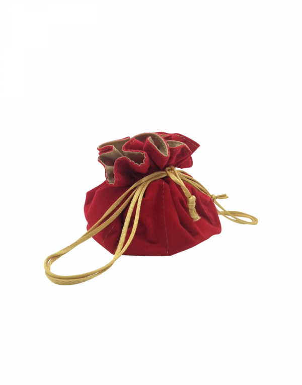 Porta joias em veludo vermelho com forro cetim dourado modelo trouxinha fechado com fita de cetim dourada