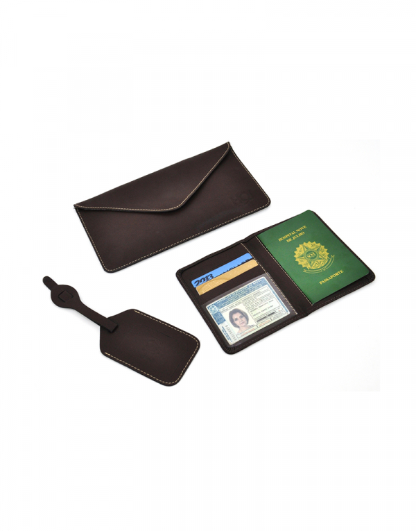 Kit para viagem com tag para mala porta voucher e porta passaporte (esse com itens internos)