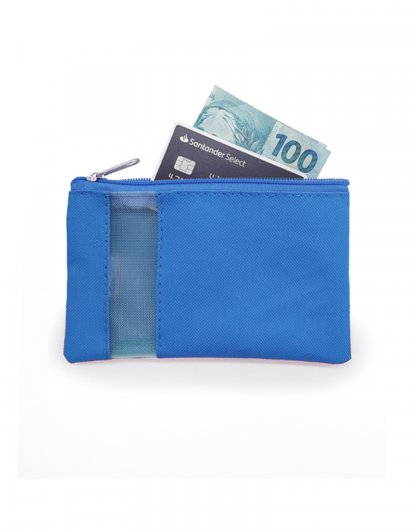 uma necessaire azul com dinheiro