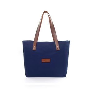 Uma bolsa azul