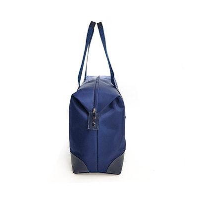 uma bolsa azul de lado