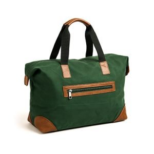 uma bolsa verde com detalhes marrom