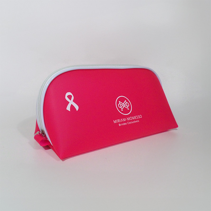 uma necessaire brinde personalizado para outubro rosa
