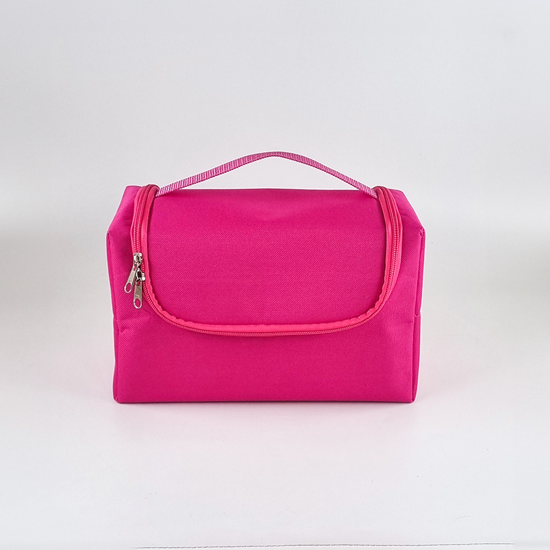 Térmica Baú Quad personalizada em cor rosa.